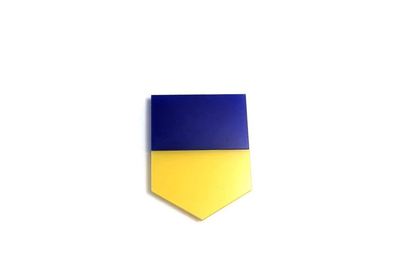 Car emblem badge with flag of Ukraine - Image 2