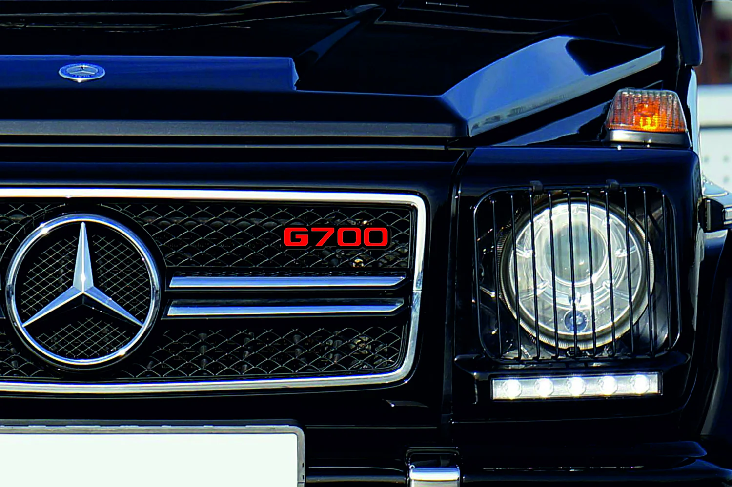 Mercedes G-Class Emblem & Badges set with G700 logo - Image 4