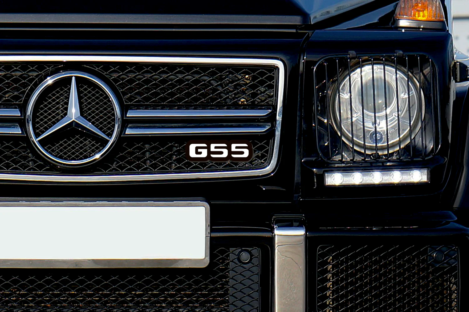 Mercedes Illuminated LED Radiator Grille Emblems and Badges with G55 logo - Image 2