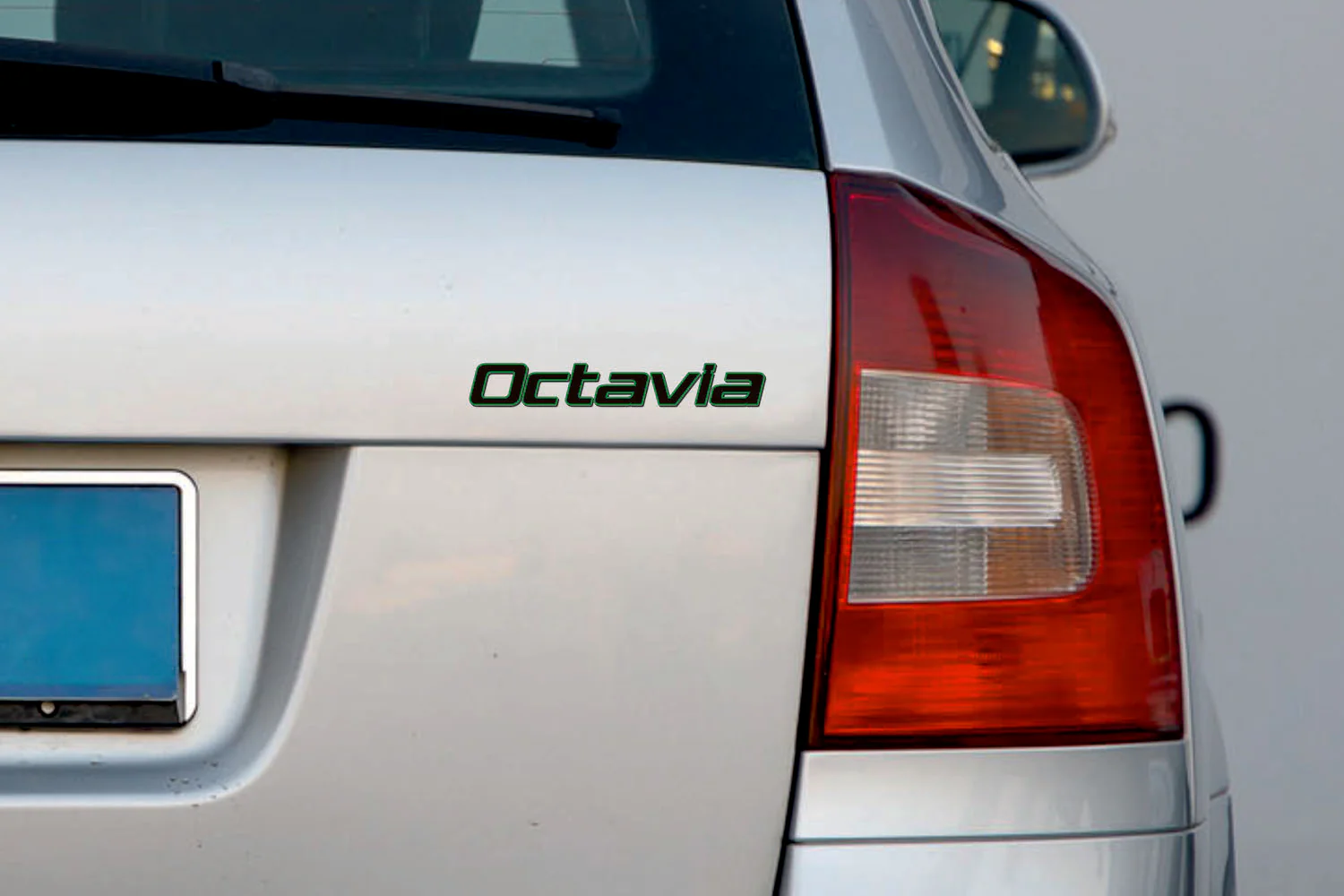 Skoda Octavia II (A5) 2004-2013 tailgate trunk rear 3D emblem with Octavia logo (type MIXT) - Image 2