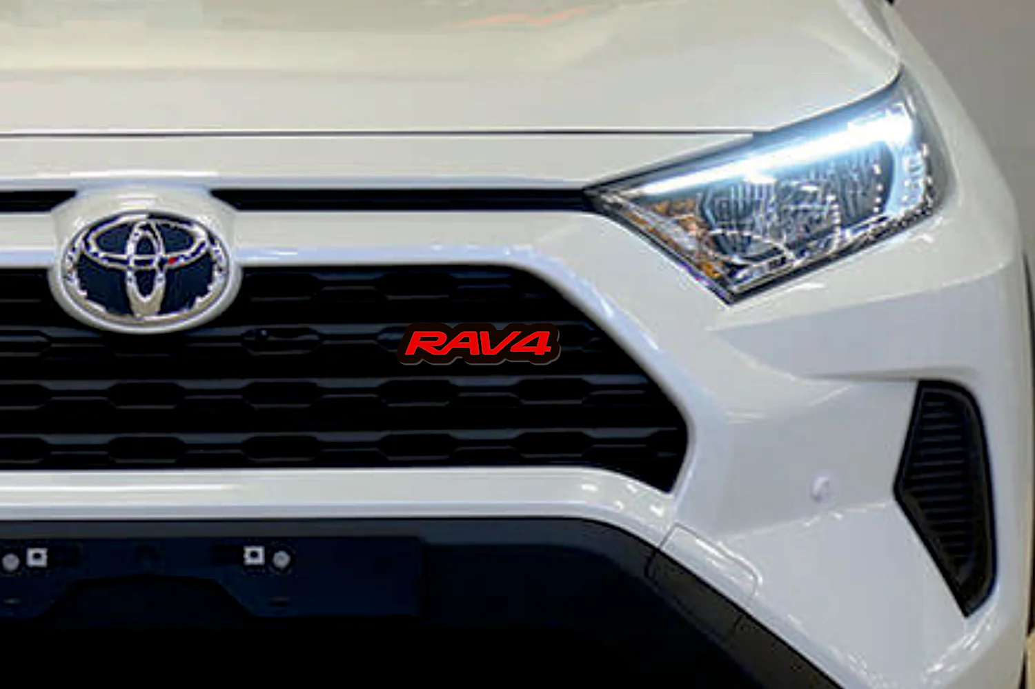 Toyota Illuminated LED Radiator Grille Emblems and Badges with Rav4 logo - Image 2