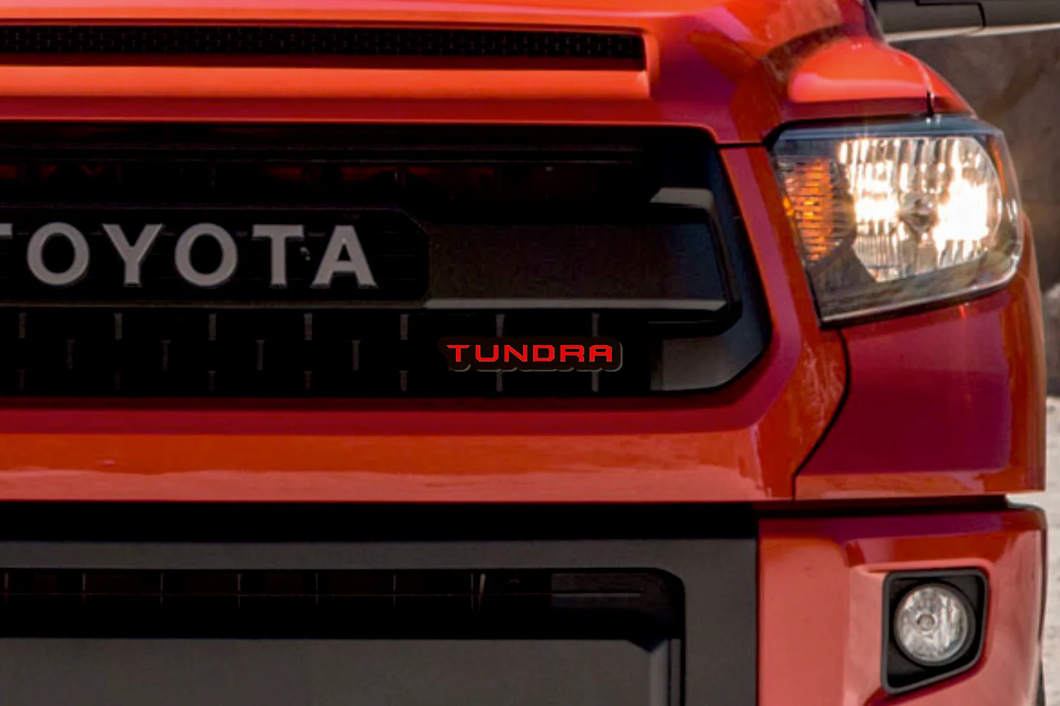 Toyota Illuminated LED Radiator Grille Emblems and Badges with Tundra logo - Image 14